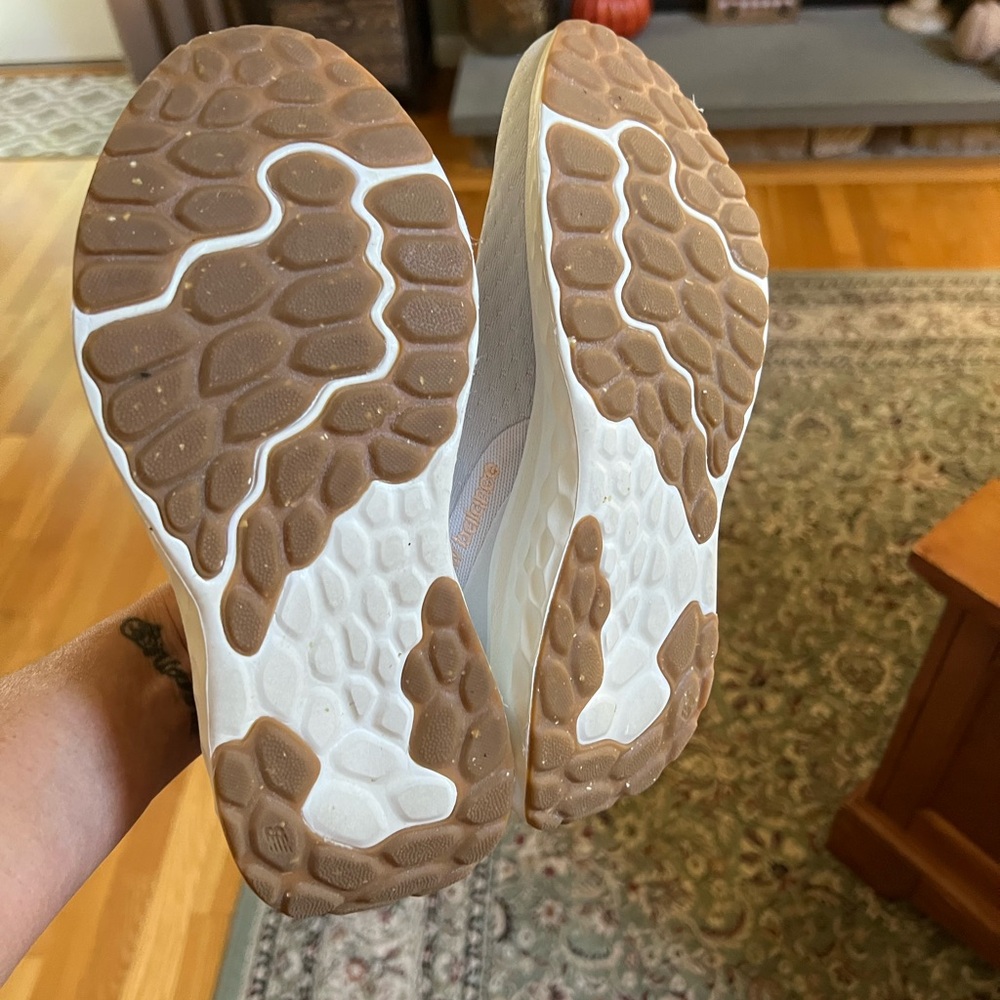 New Balance Women's Cream Sneakers - Picture 3 of 7
